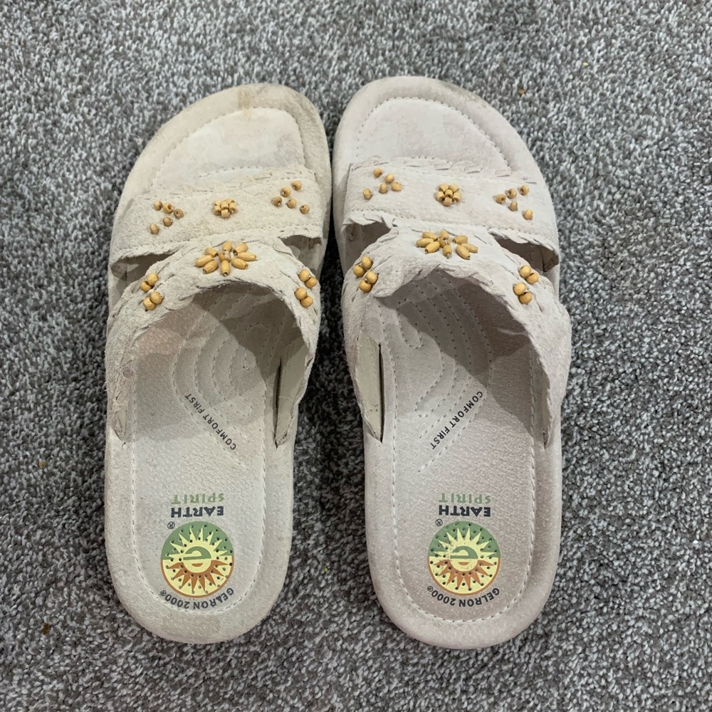 Earth Spirit leather willow sandal in cream.